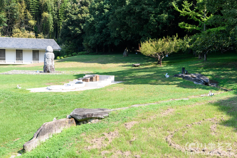 飛鳥資料館/庭園の亀形石槽(ロング)