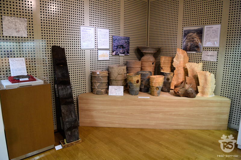 奈良市埋蔵文化財調査センター/円筒埴輪と馬形埴輪
